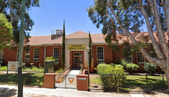 The front entrance of Inglewood Primary School.